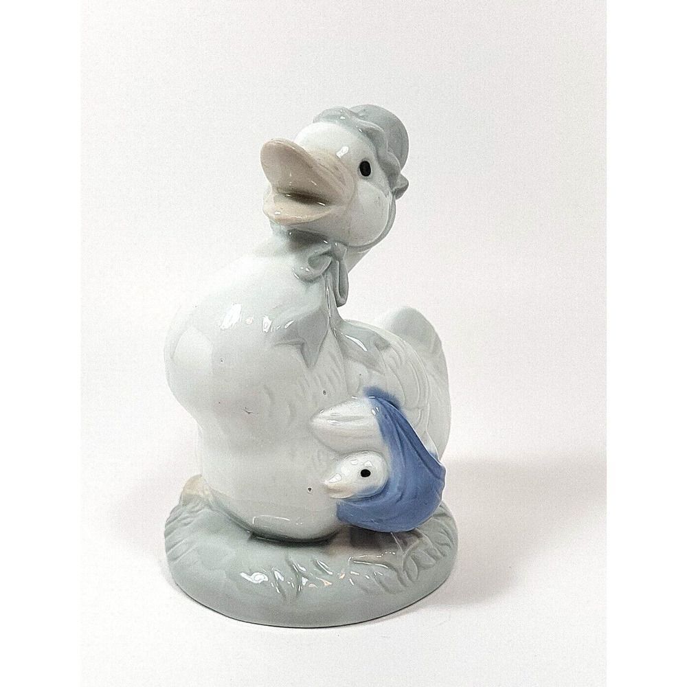 Vintage Ceramic Duck Mom with Baby Duckling Figurine Made in Taiwan 5 Inches